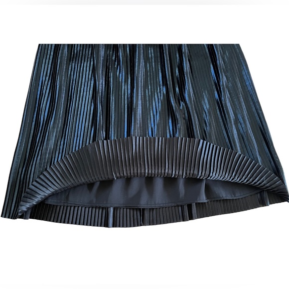 NWOT. Loft Pleated Skirt. Size: S Color: Black - Picture 5 of 7